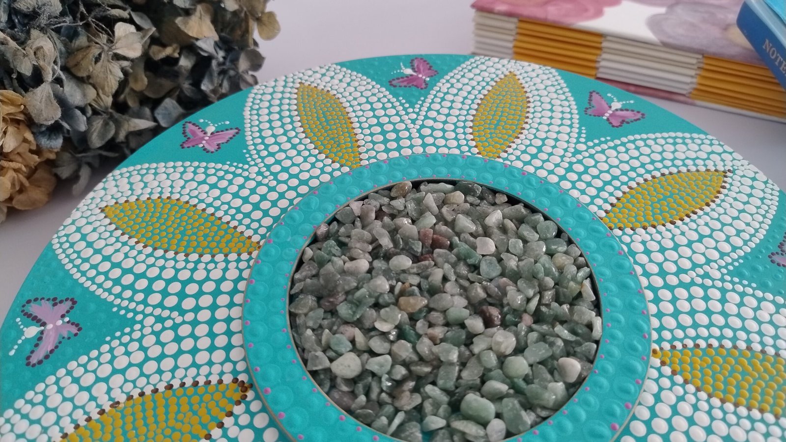 Mandala Florescer • Pontilhismo com Quartzo Verde (28,5 cm) - Imagem 6