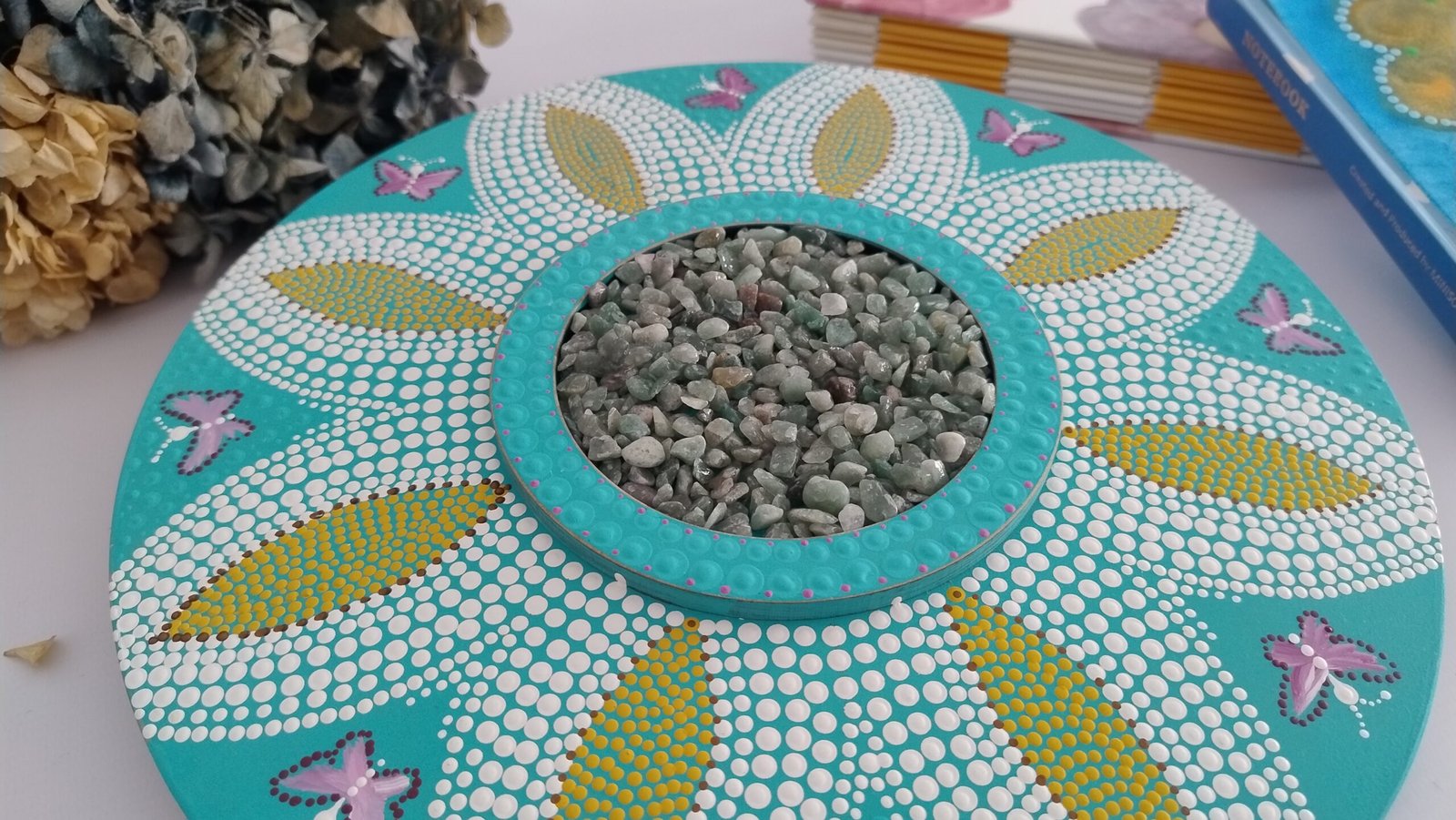 Mandala Florescer • Pontilhismo com Quartzo Verde (28,5 cm)