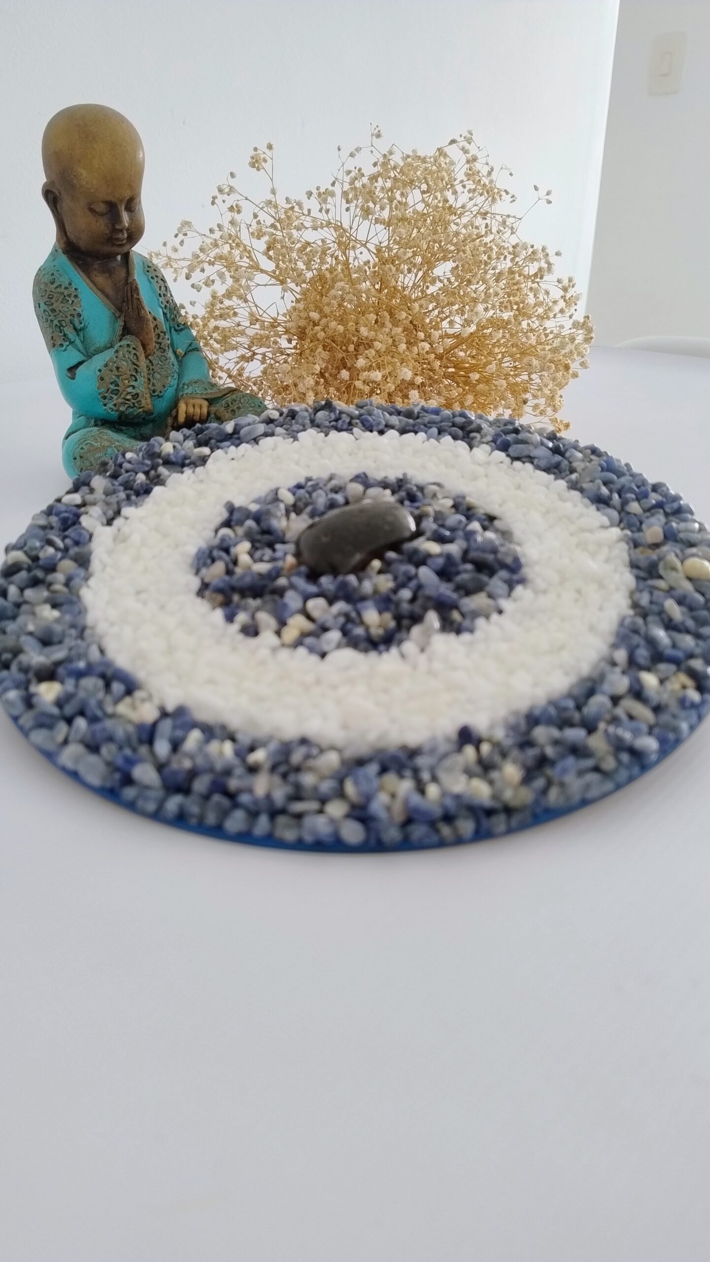 Mandala de Porta “Olho Grego” em Pedra sobre MDF – 23 cm – Proteção e Decoração - Imagem 3